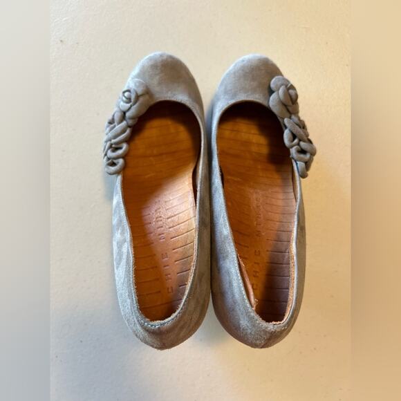 Chie Mihara Kerin 004 Suede Flower Heel Grey - Picture 9 of 9